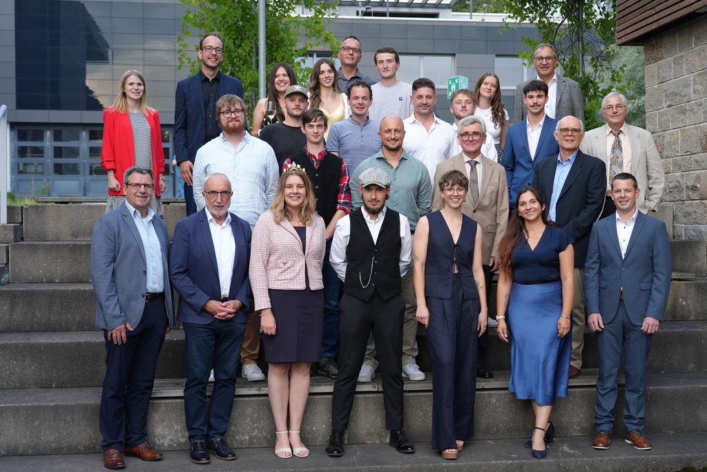 gruppenbild mit dem weinbaunachwuchs 2025 an der lwg
