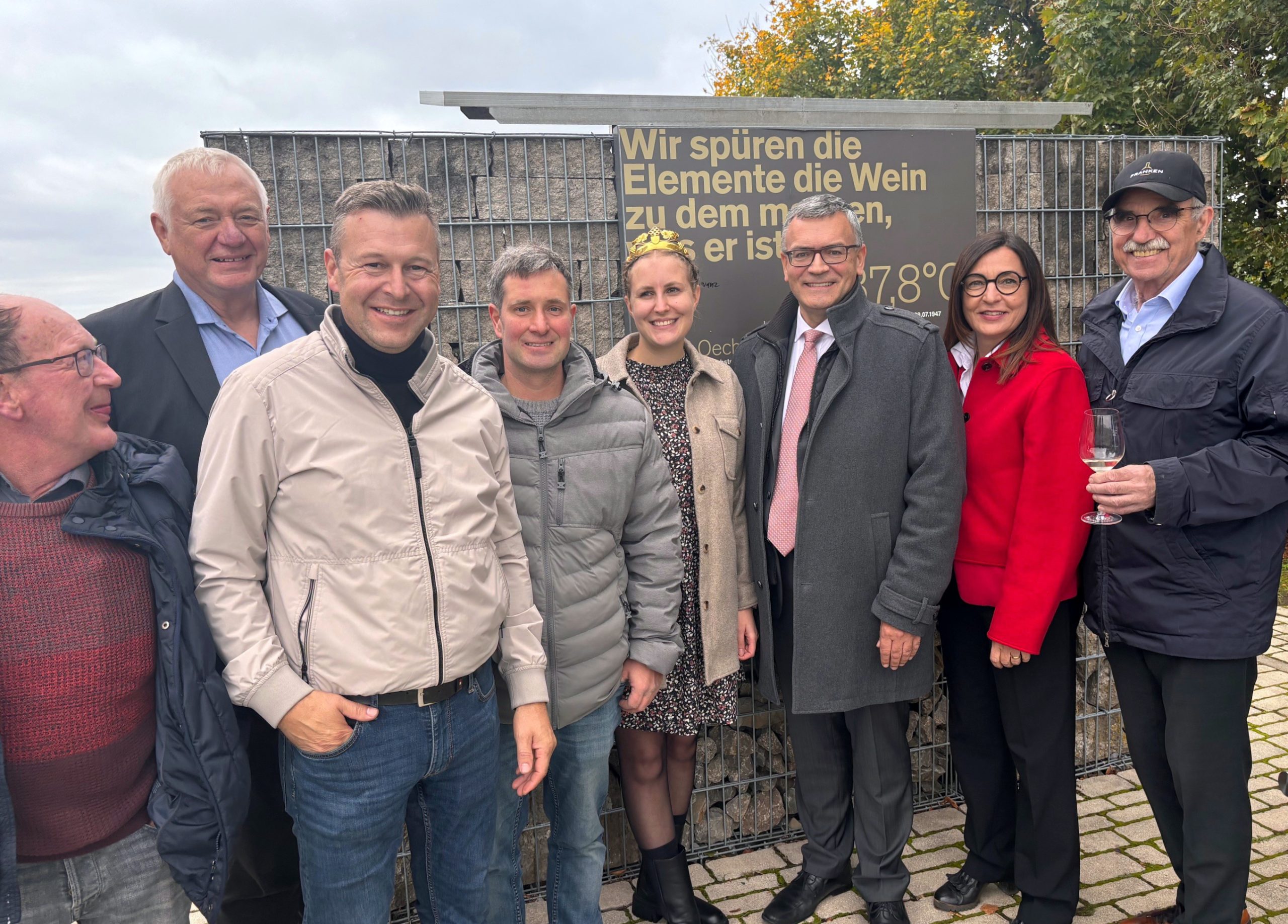 Leiter der Bayerischen Staatskanzlei Dr. Florian Herrmann informiert sich über Situation im Weinbau