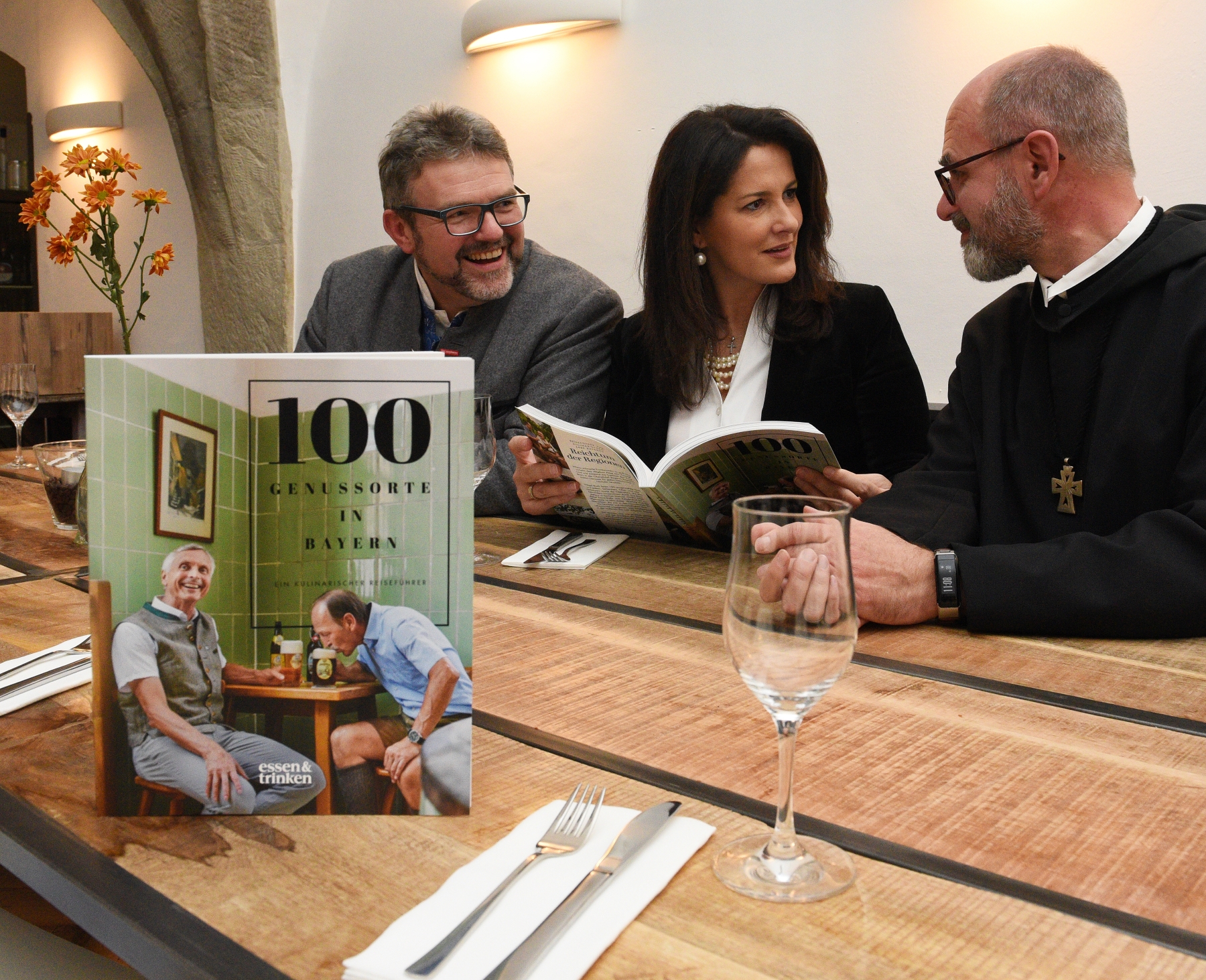 Kulinarischer Reiseführer zu 100 bayerischen Genussorten