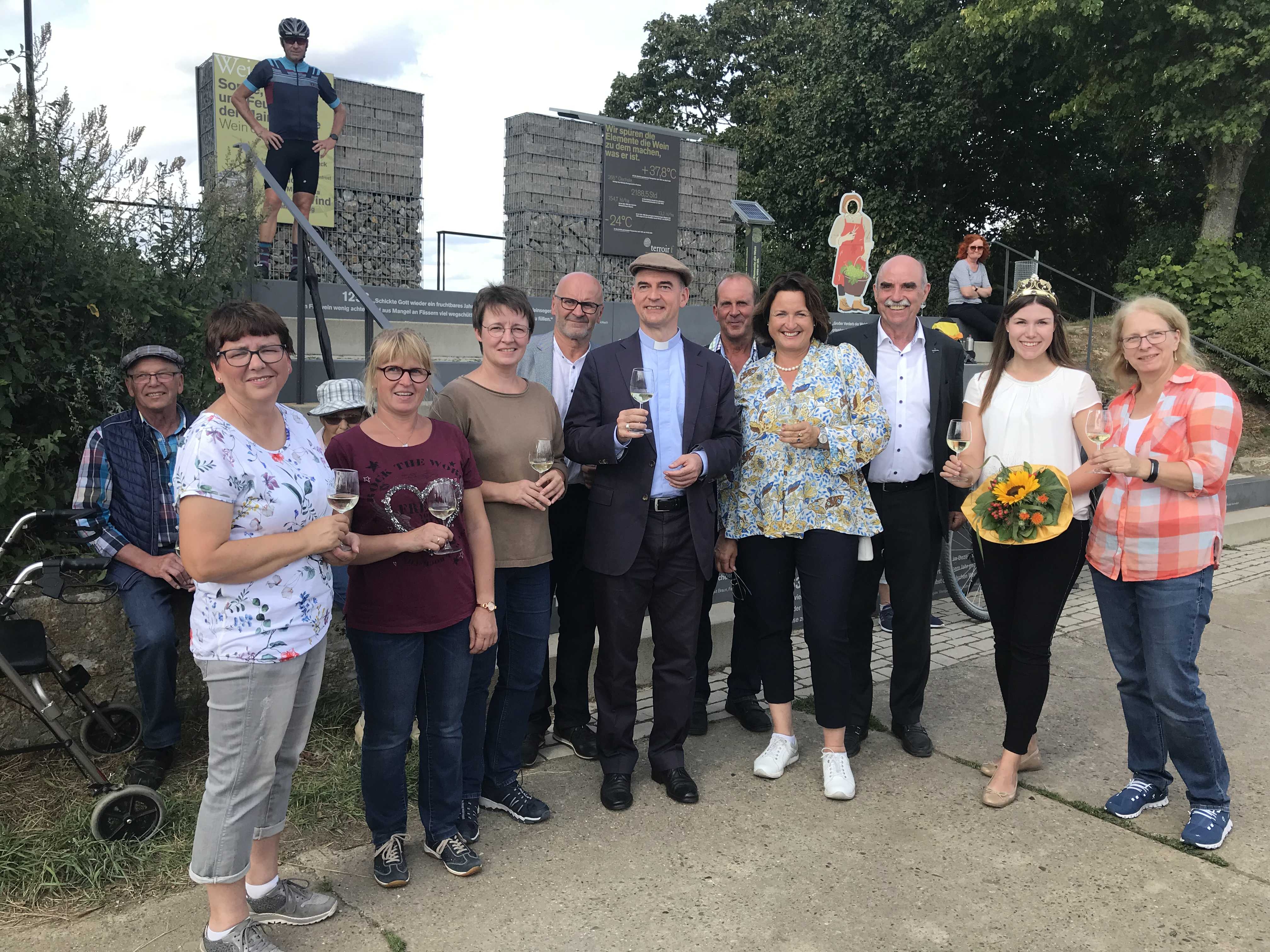 Glaube & Wein: Bischof Dr. Franz Jung auf Reise durch die Silvaner Heimat