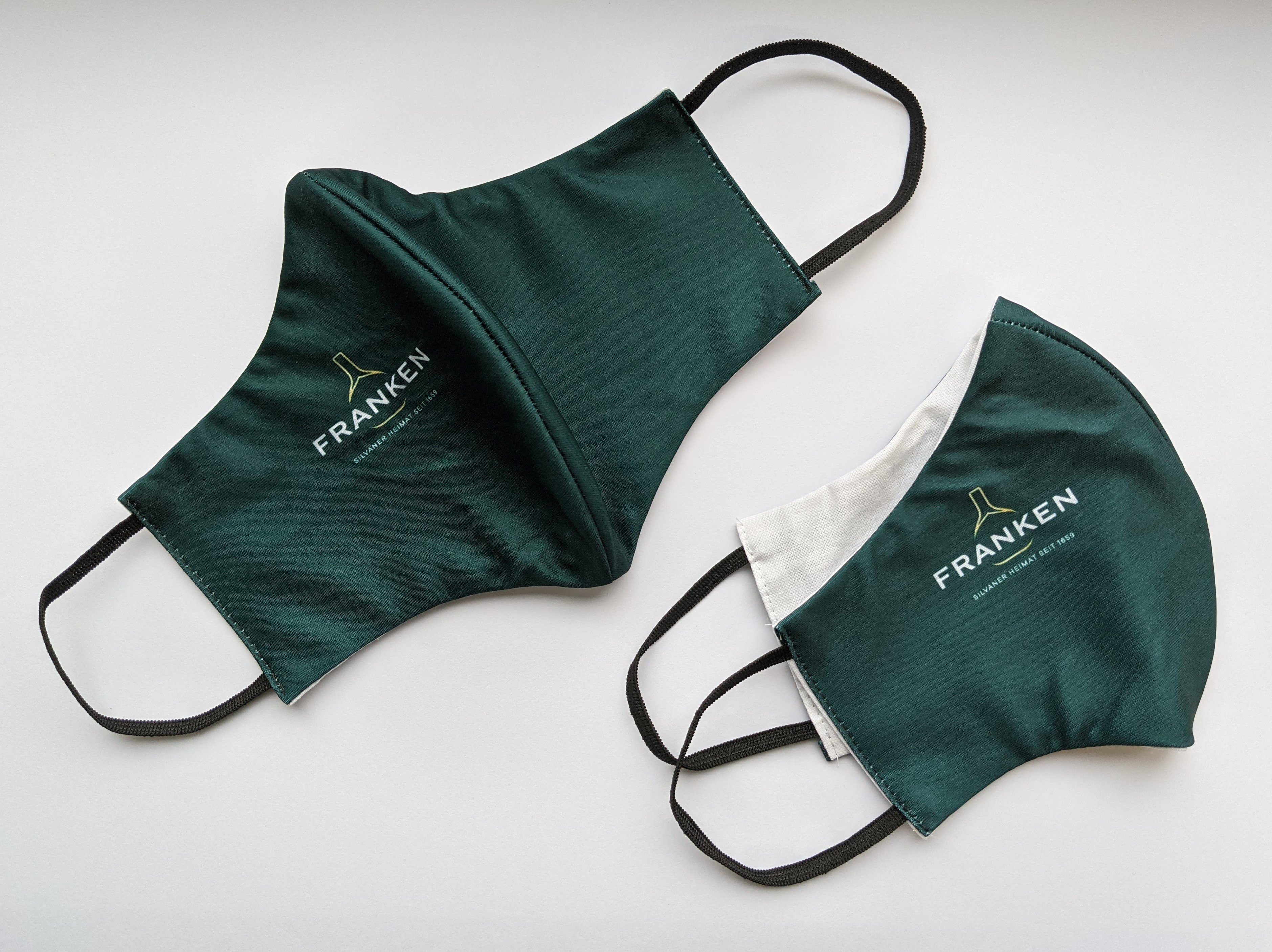 Masken mit Dachmarkenlogo