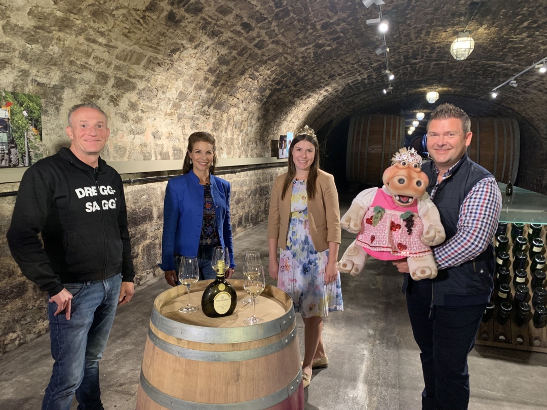 Heimat der Rekorde: Promi-Duell im Weinberg