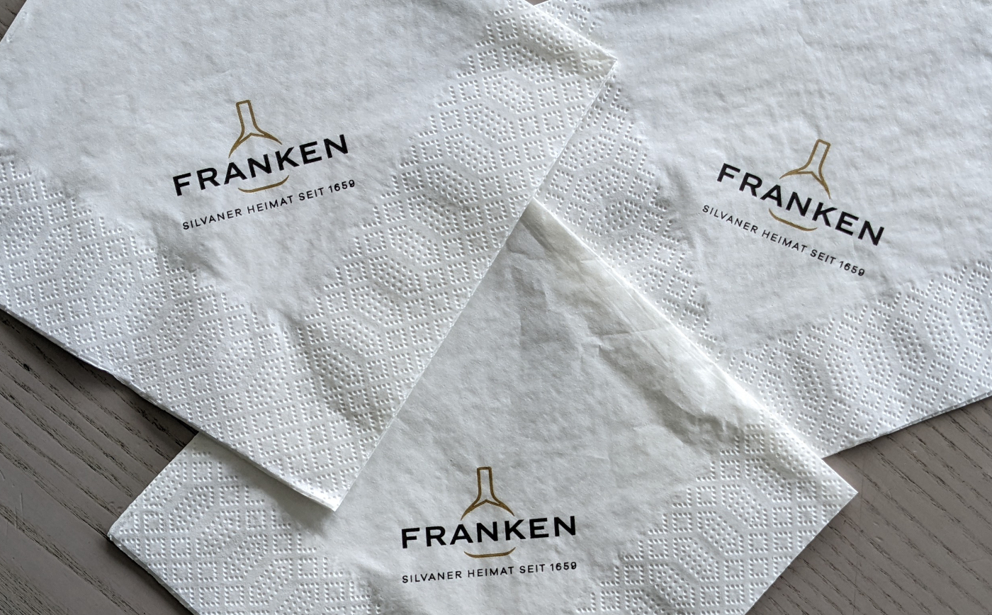 Papierservietten mit Markenlogo