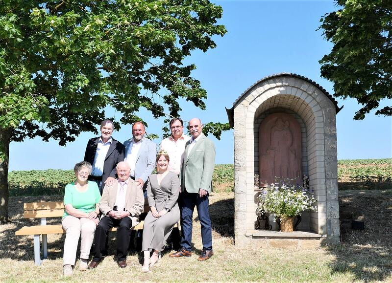 Eine Bank zum 85. Geburtstag für Andreas Oestemer