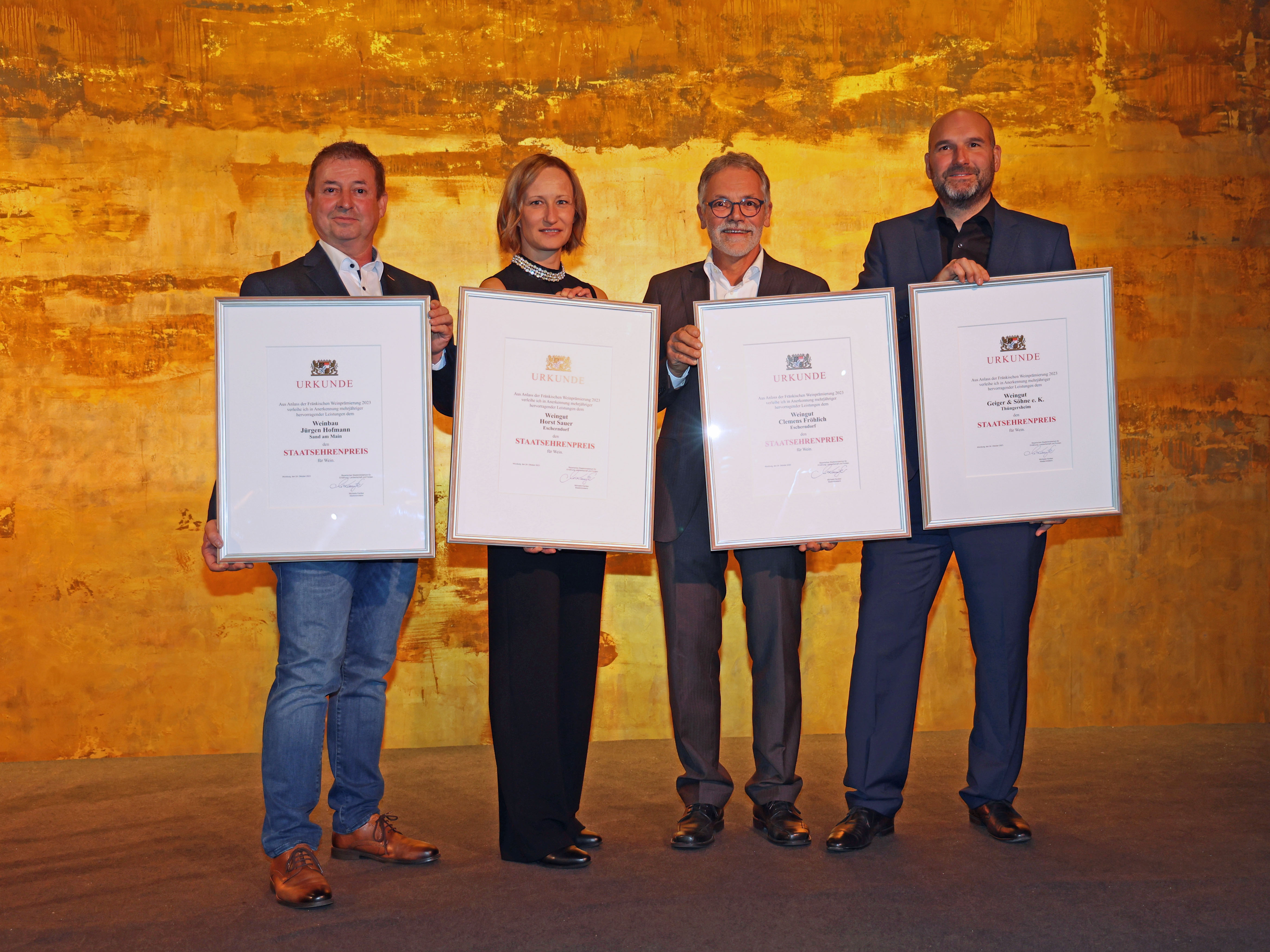 Die vier Bayerischen Staatsehrenpreisträger 2023 im Weinbau