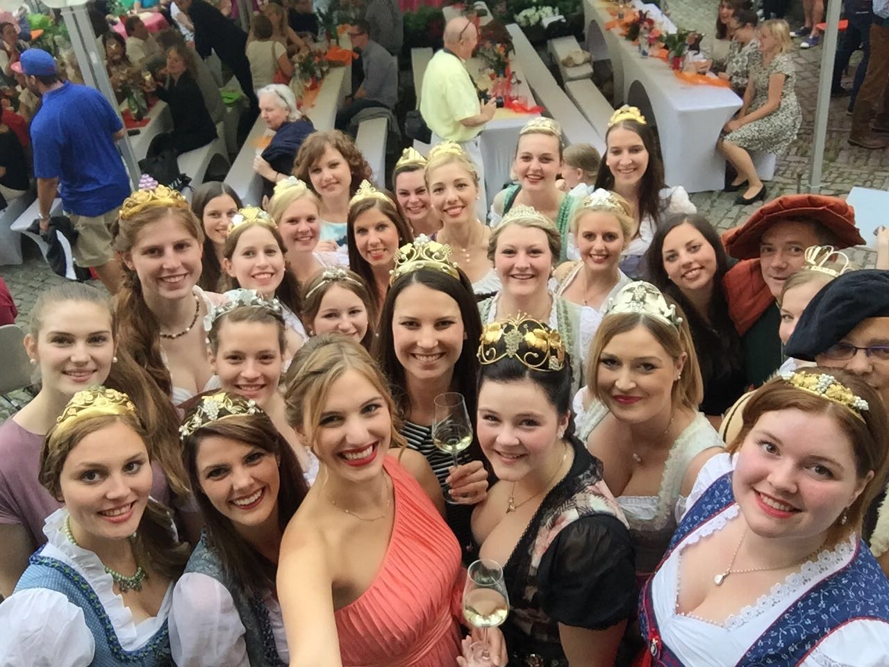 Krönung Sulzfelder Weinprinzessin beim 1. Sulzfelder Weingenuss